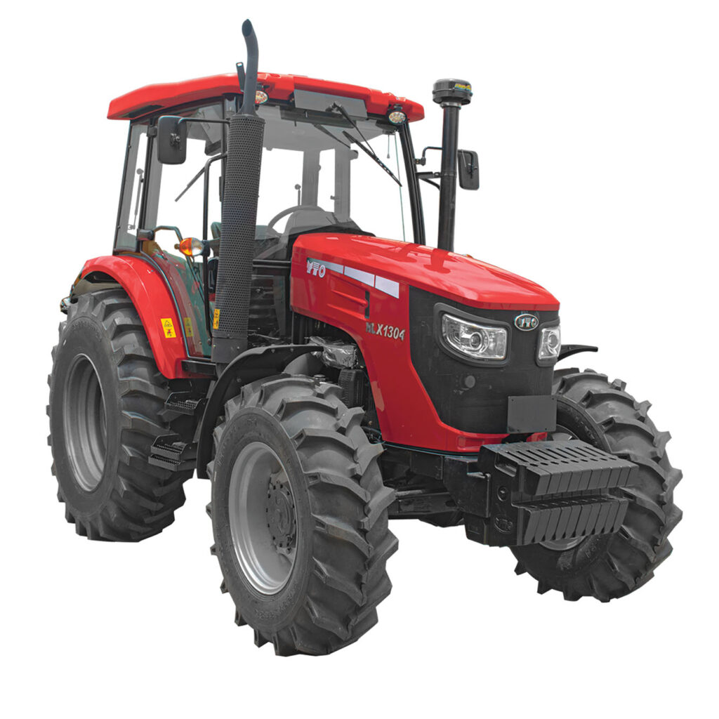 Tractor agrícola YTO NLX1304, 130HP, 4x4, techo, motor eficiente para labores pesadas.