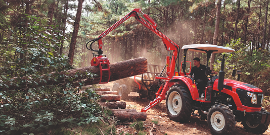 Grúa hidráulica para troncos de madera accionada por PTO - YTO Colombia